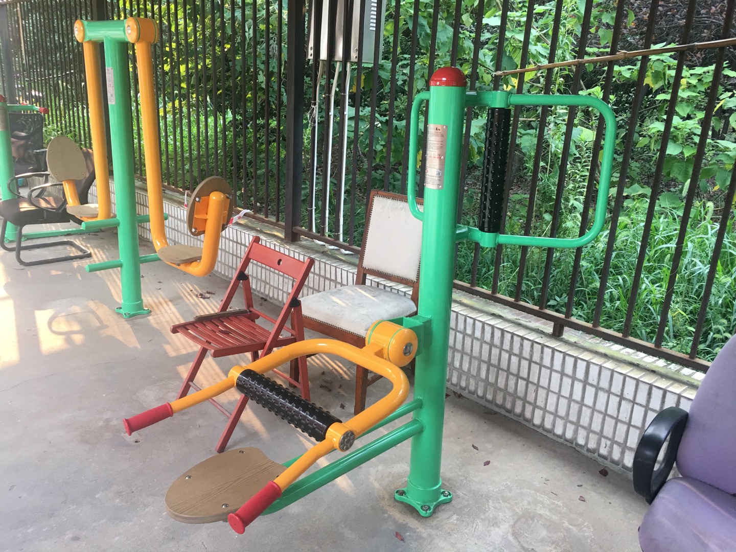 坐式腰背按摩器