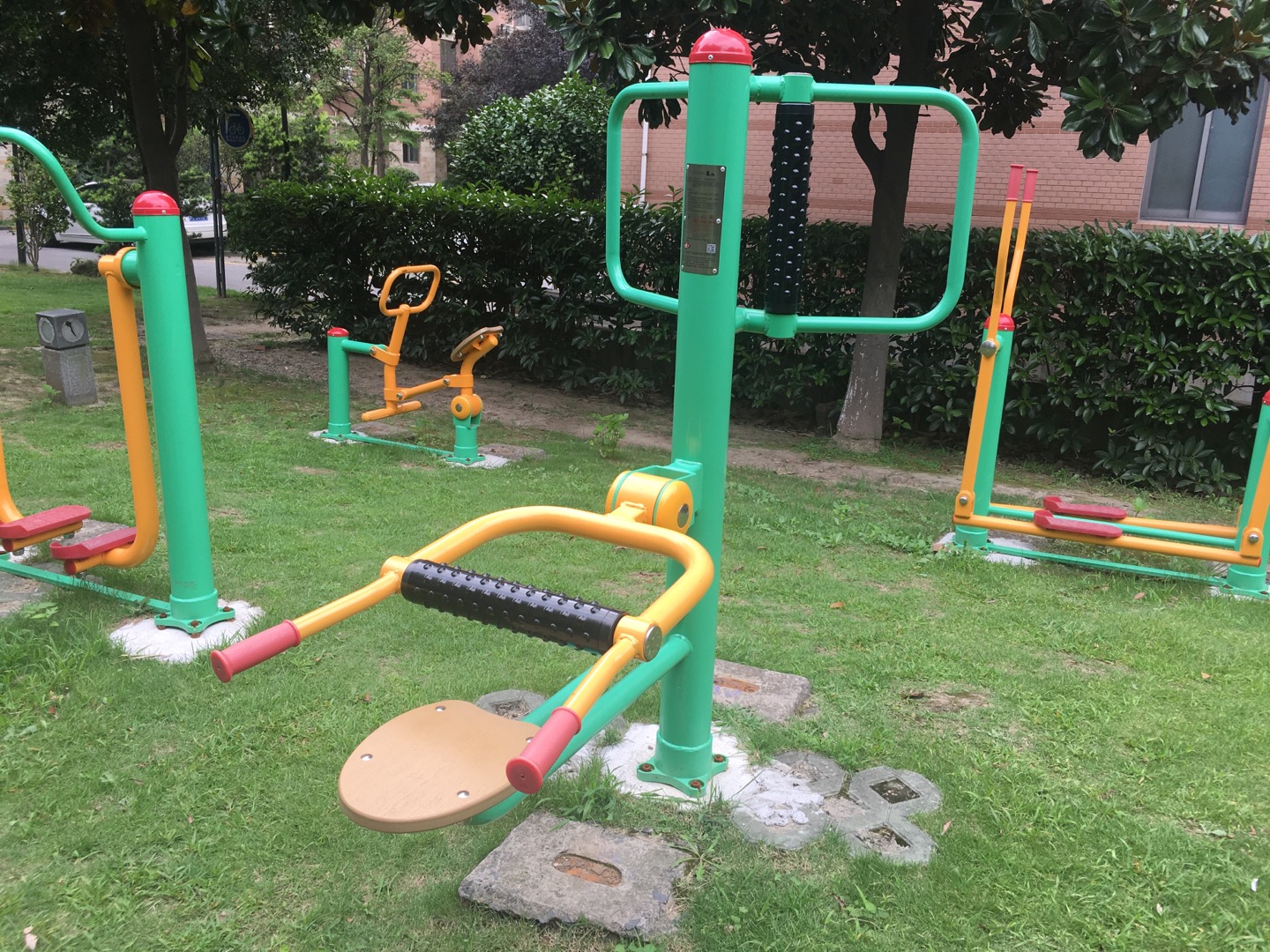 坐式腰背按摩器