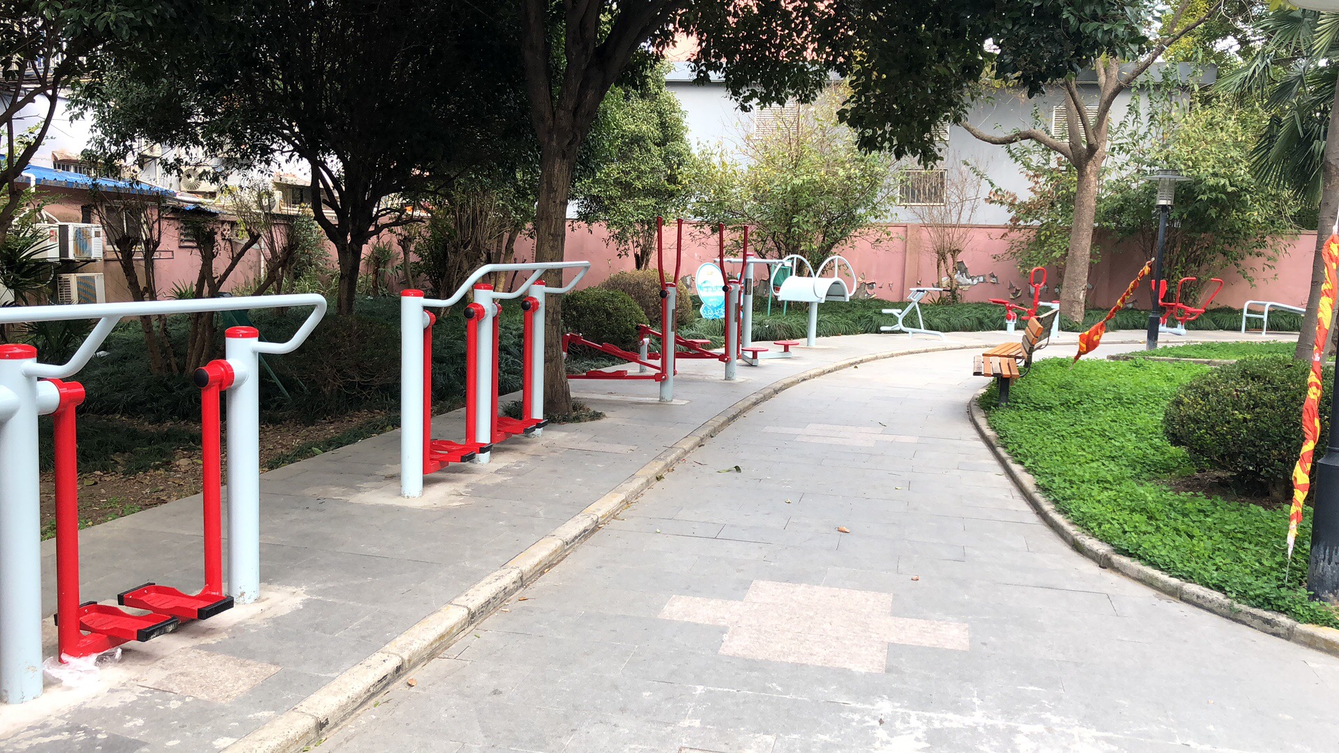 龍博居委健身點(diǎn)