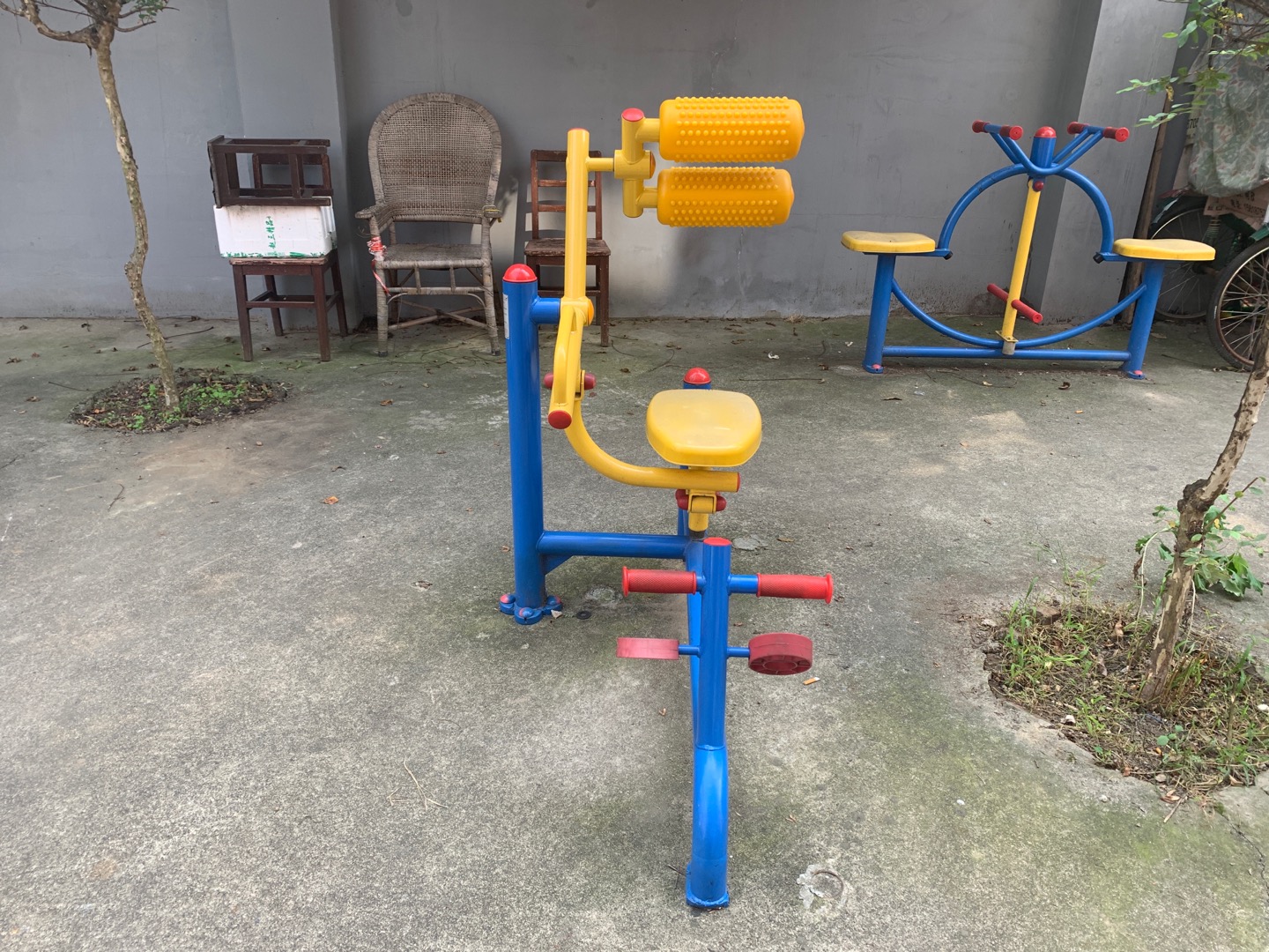 自重腹背鍛煉器