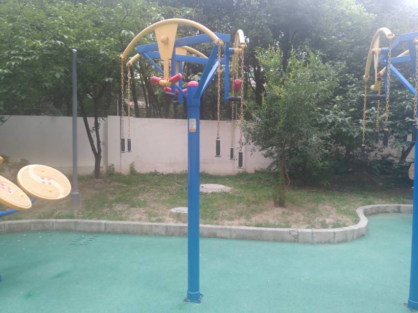 三人上肢牽引器