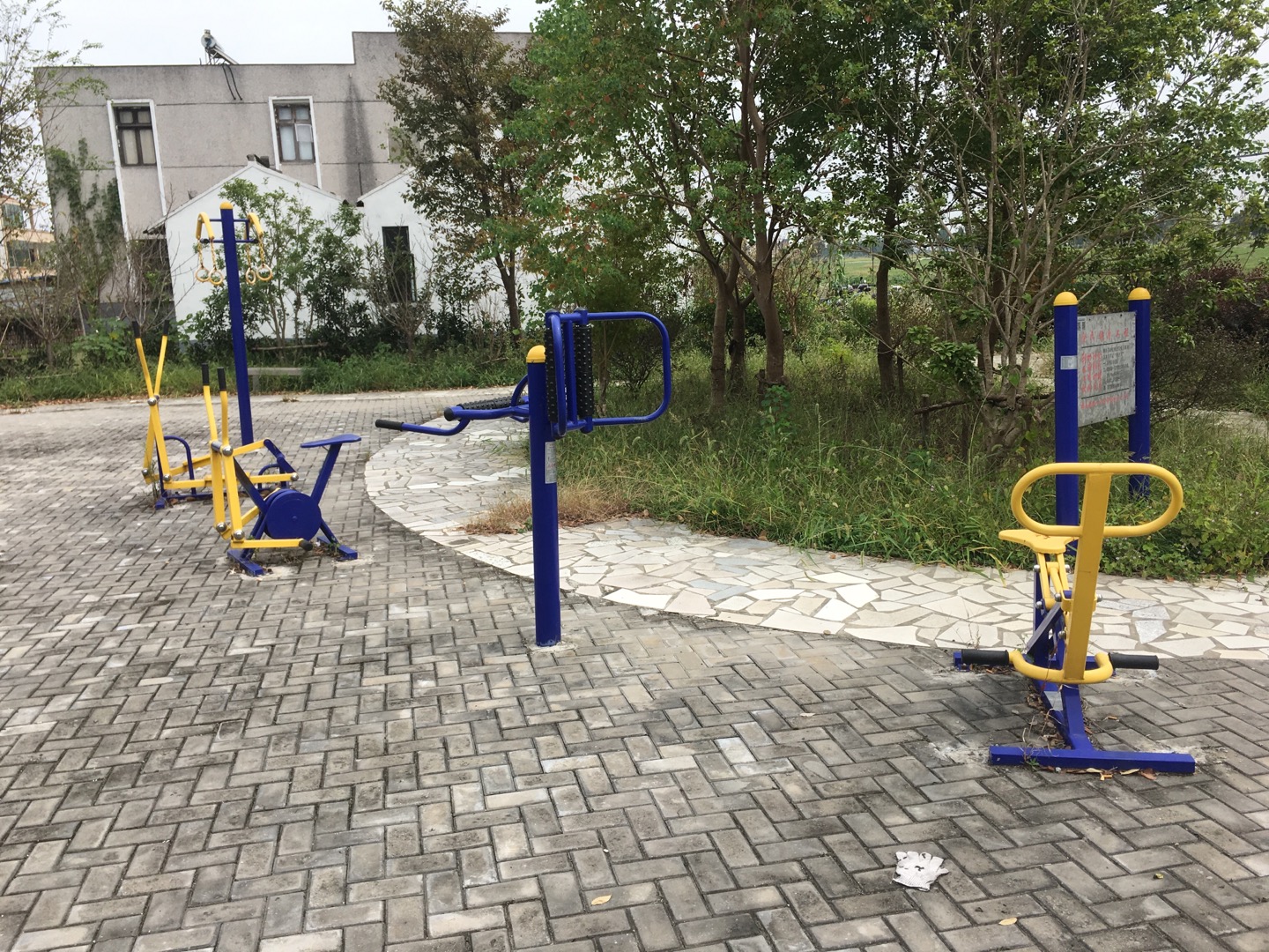 四村村新建隊(duì)健身點(diǎn)