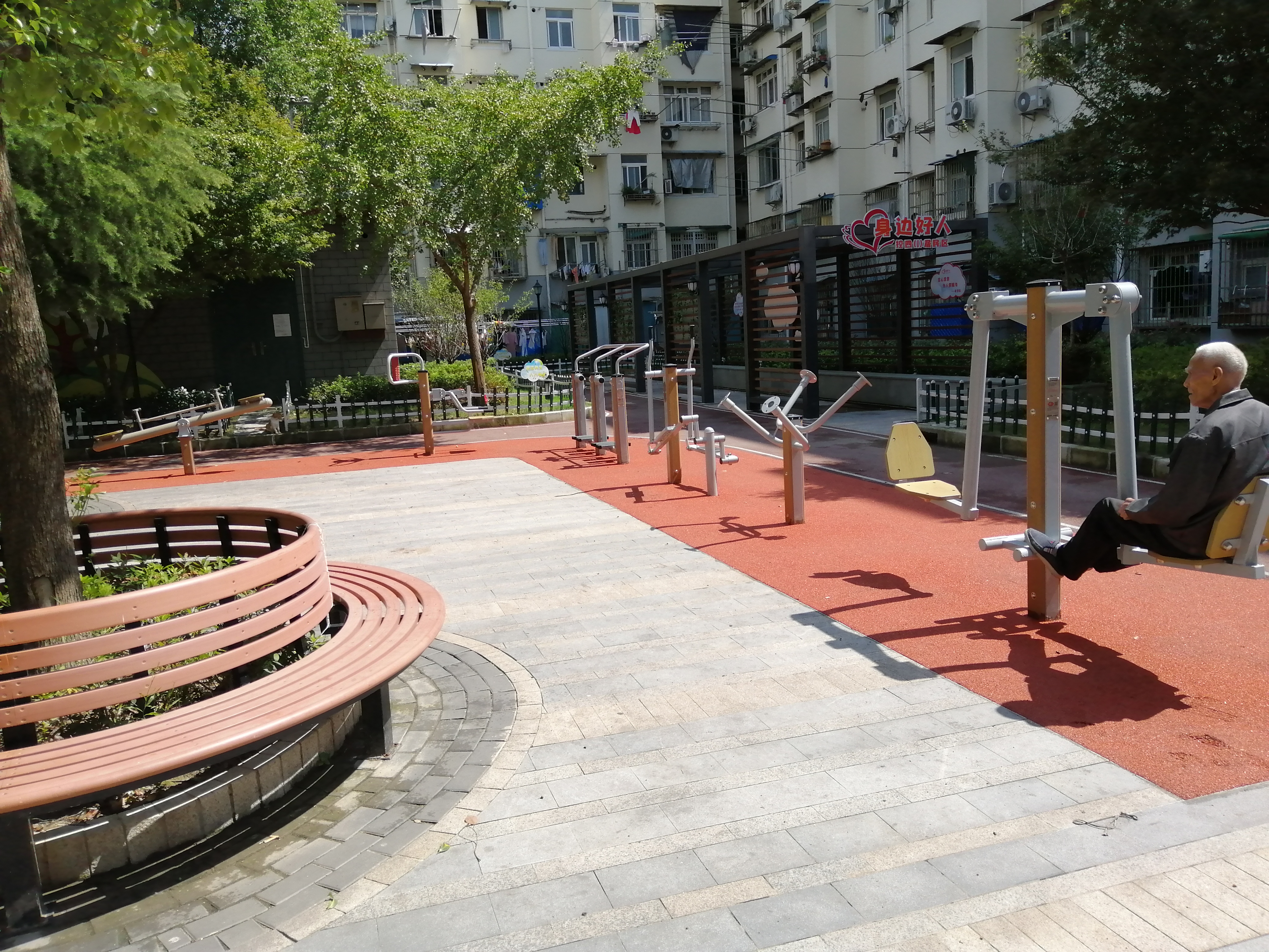 控四（1）居委健身點（1）