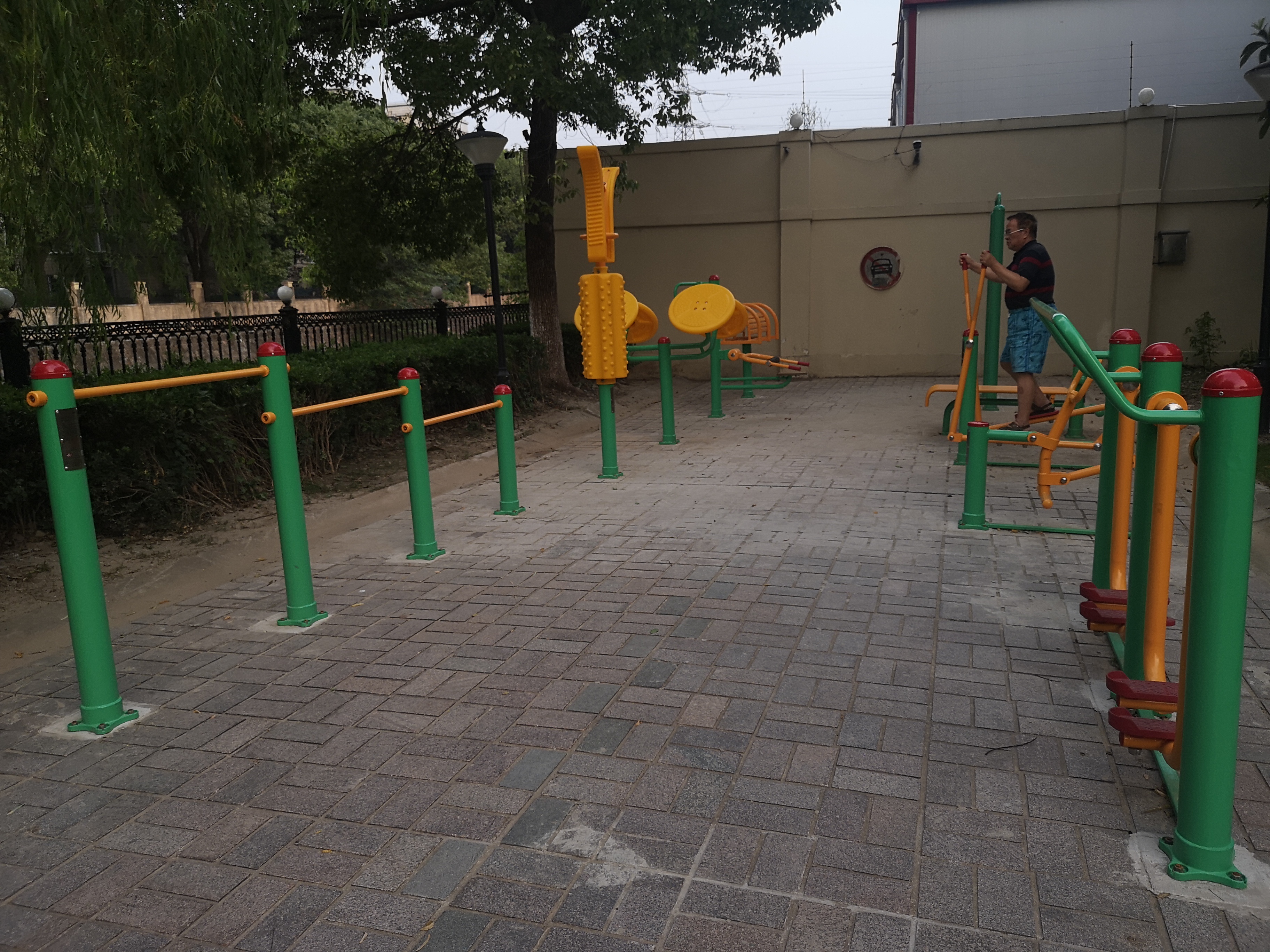 東方花園一居委健身點(diǎn)C