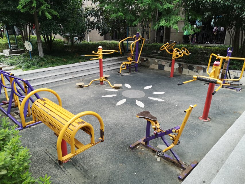 東方花園二居委健身點(diǎn)A