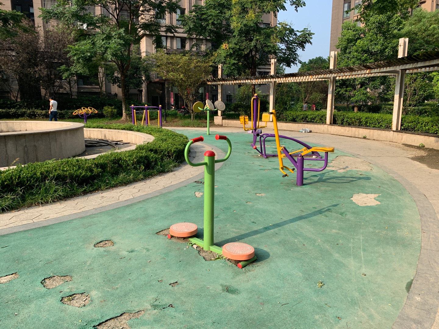 新江居委會(huì)晶彩小區(qū)益智健身點(diǎn)