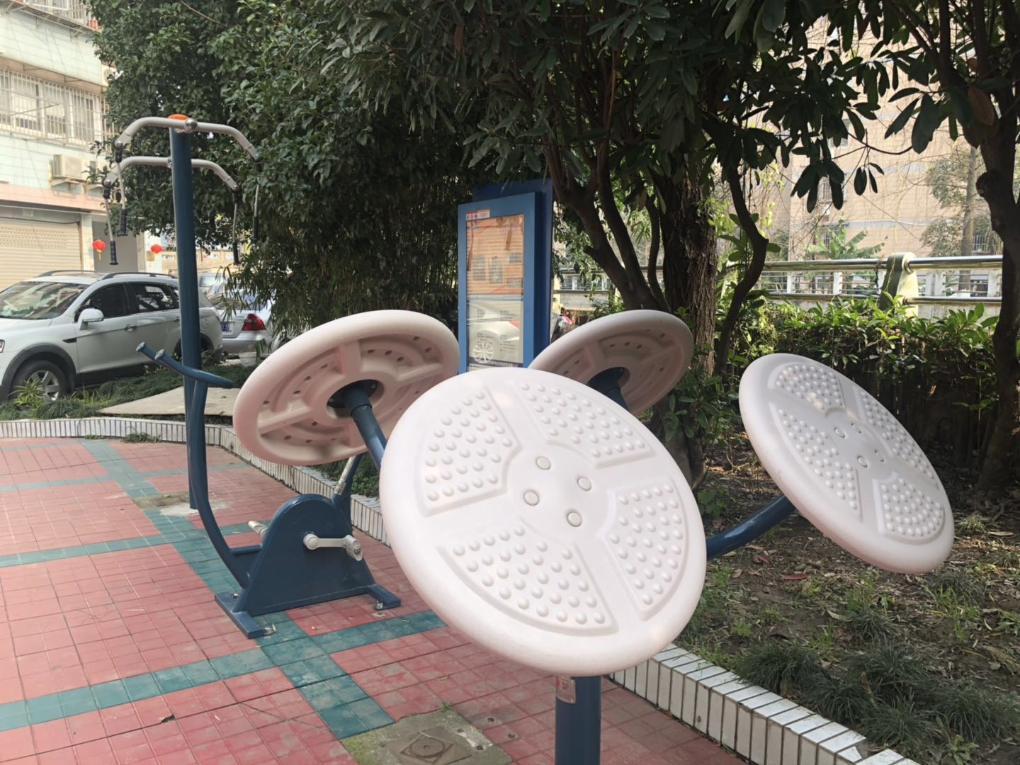 靜安區(qū)共和新路街道永樂居委健身點（延長中路700弄）