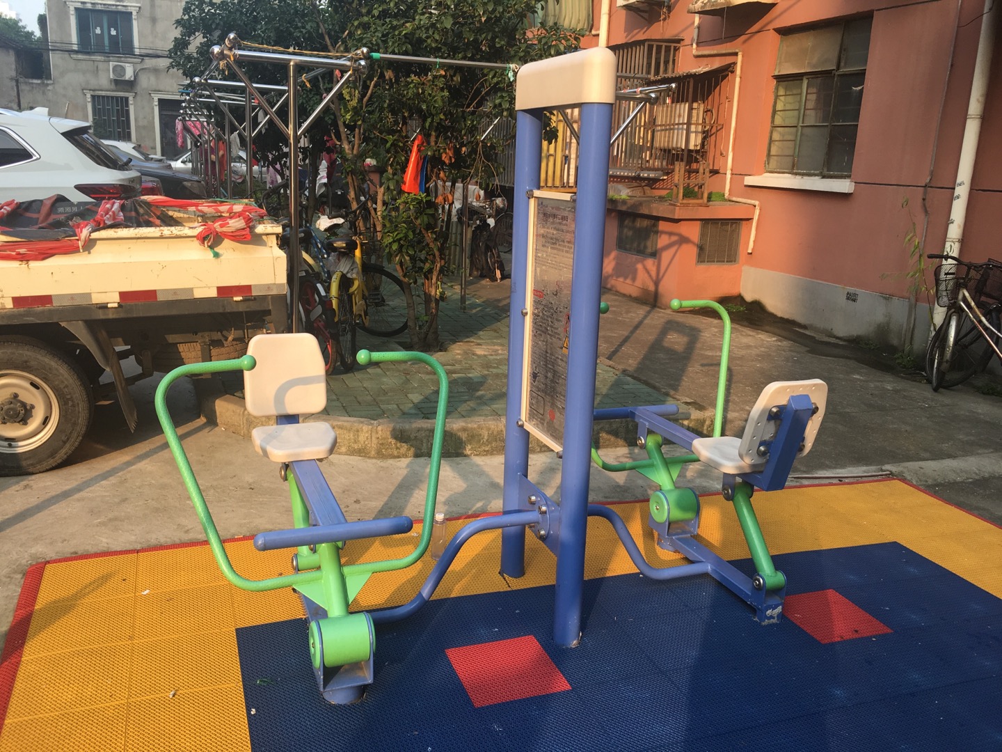 雙立柱平推平拉訓練器