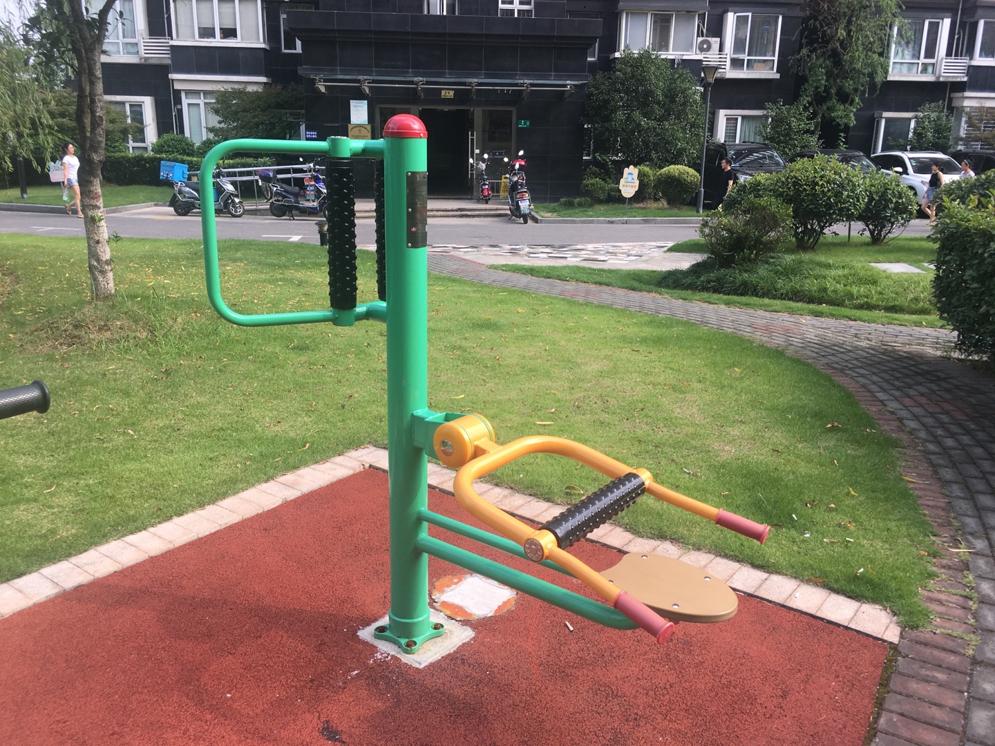 坐式腰背按摩器