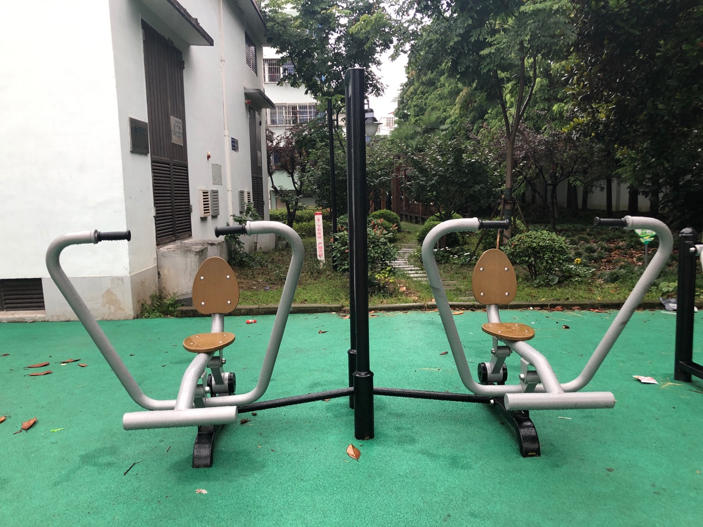 自重式劃船訓練器