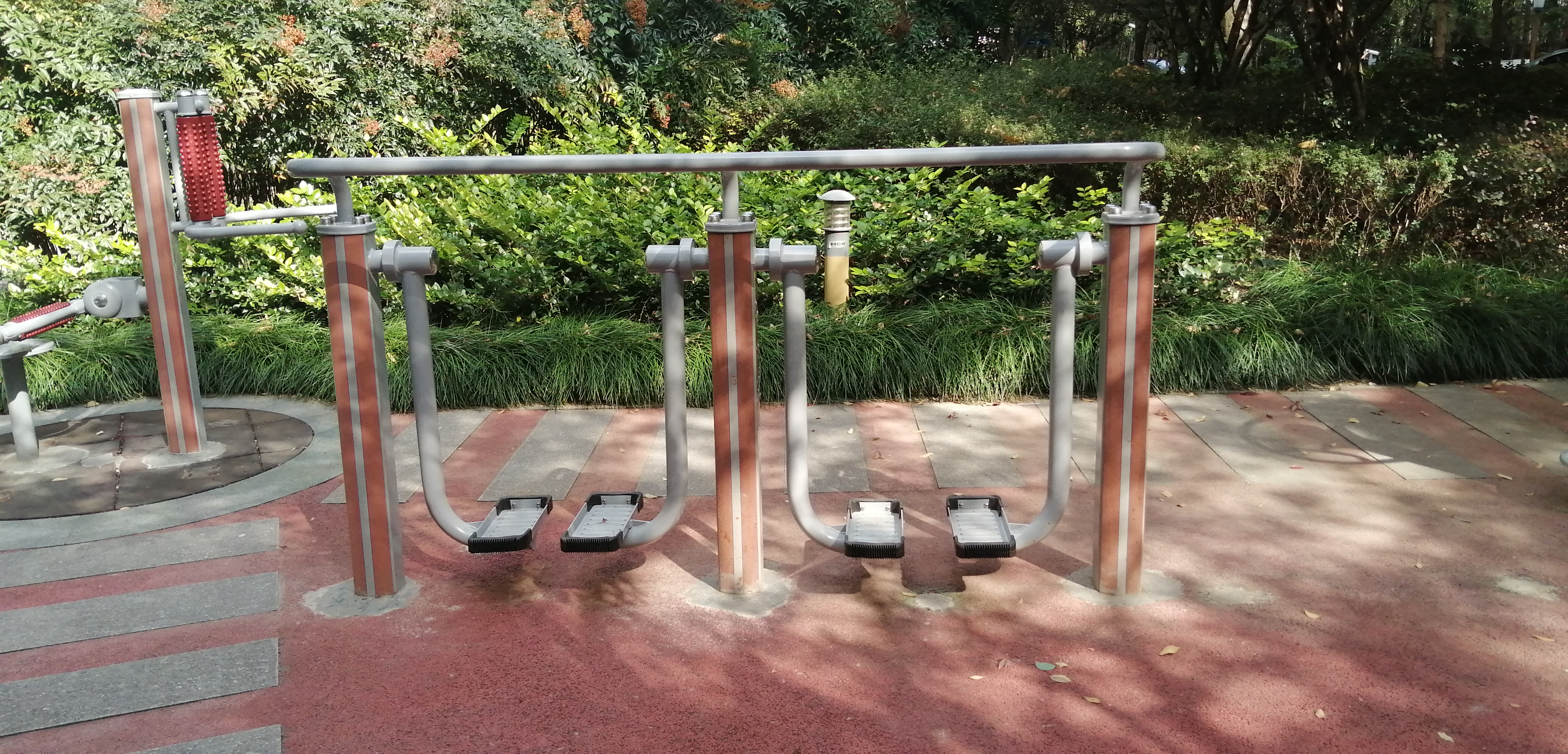 雙位太空漫步機