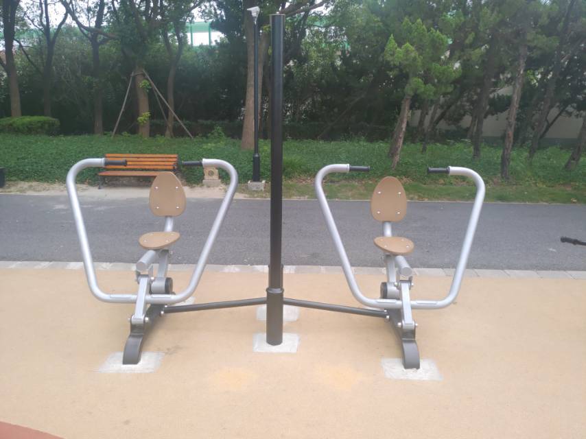 自重式平推訓(xùn)練器