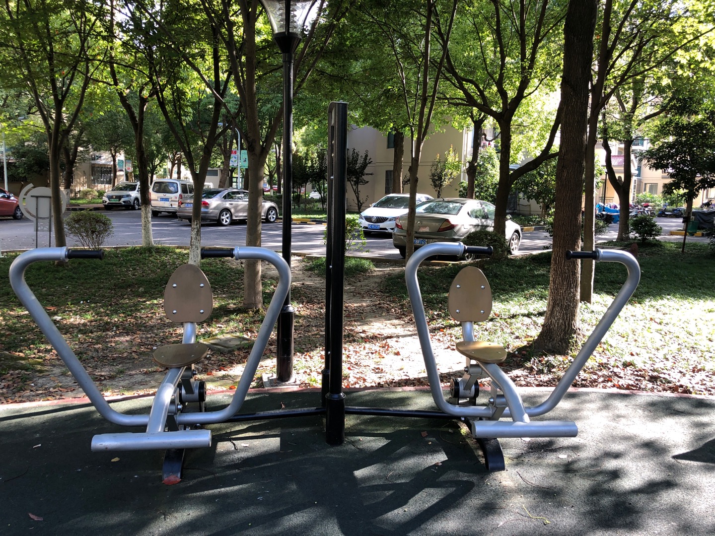 自重式劃船訓(xùn)練器