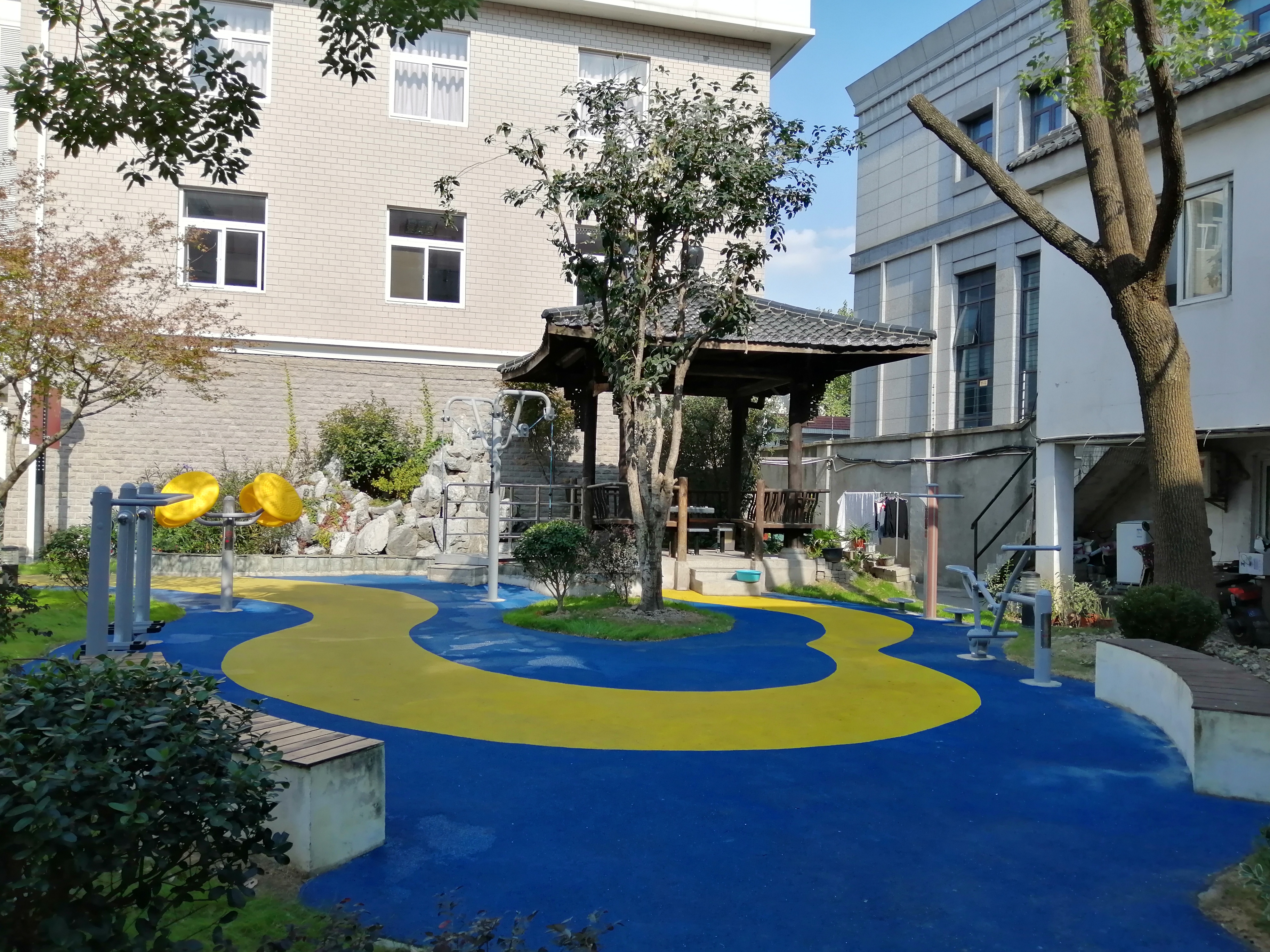 虹橋路2293號(hào)小區(qū)健身點(diǎn)