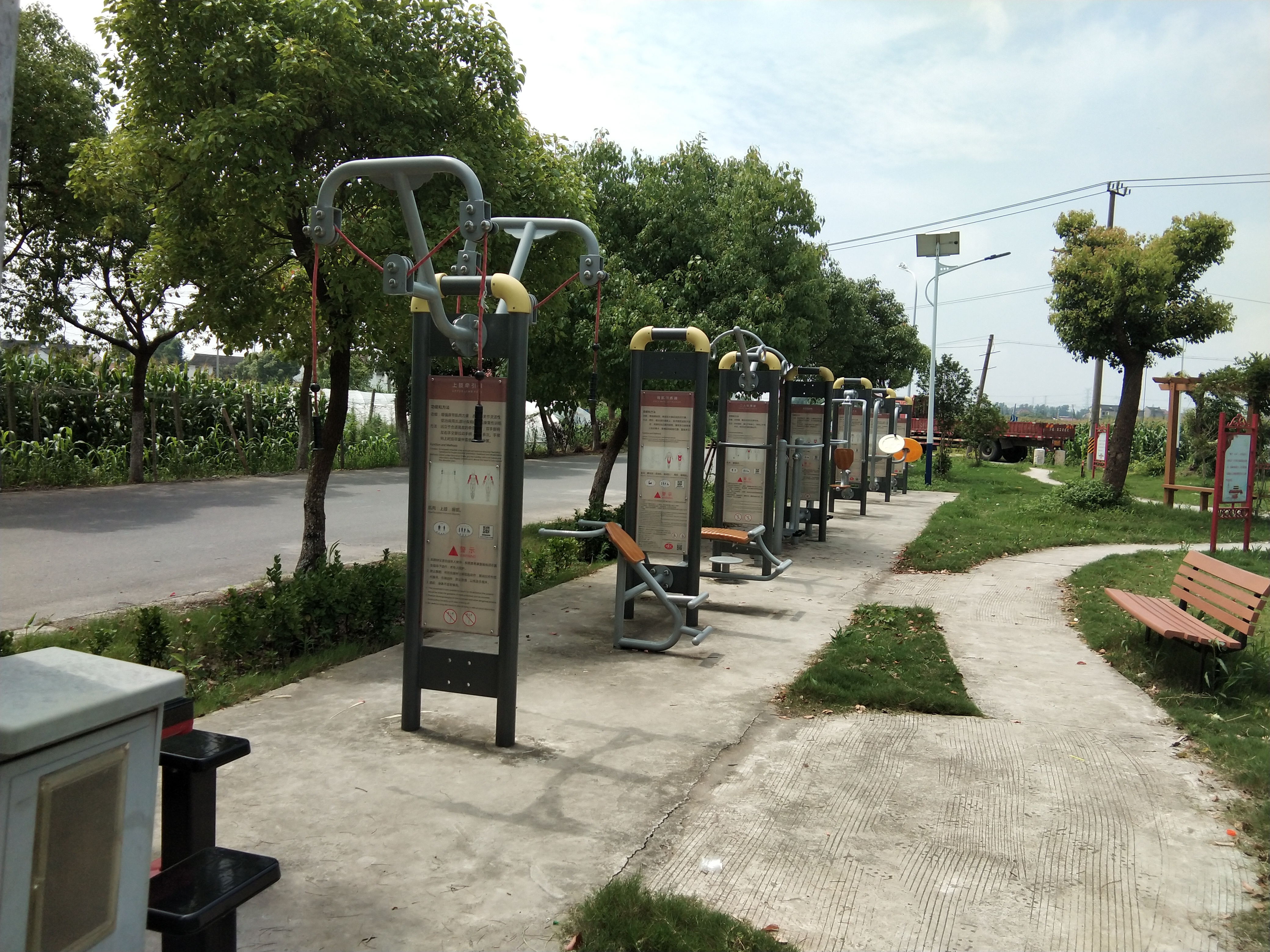 奉城鎮(zhèn)衛(wèi)季村市民益智健身苑點(diǎn)