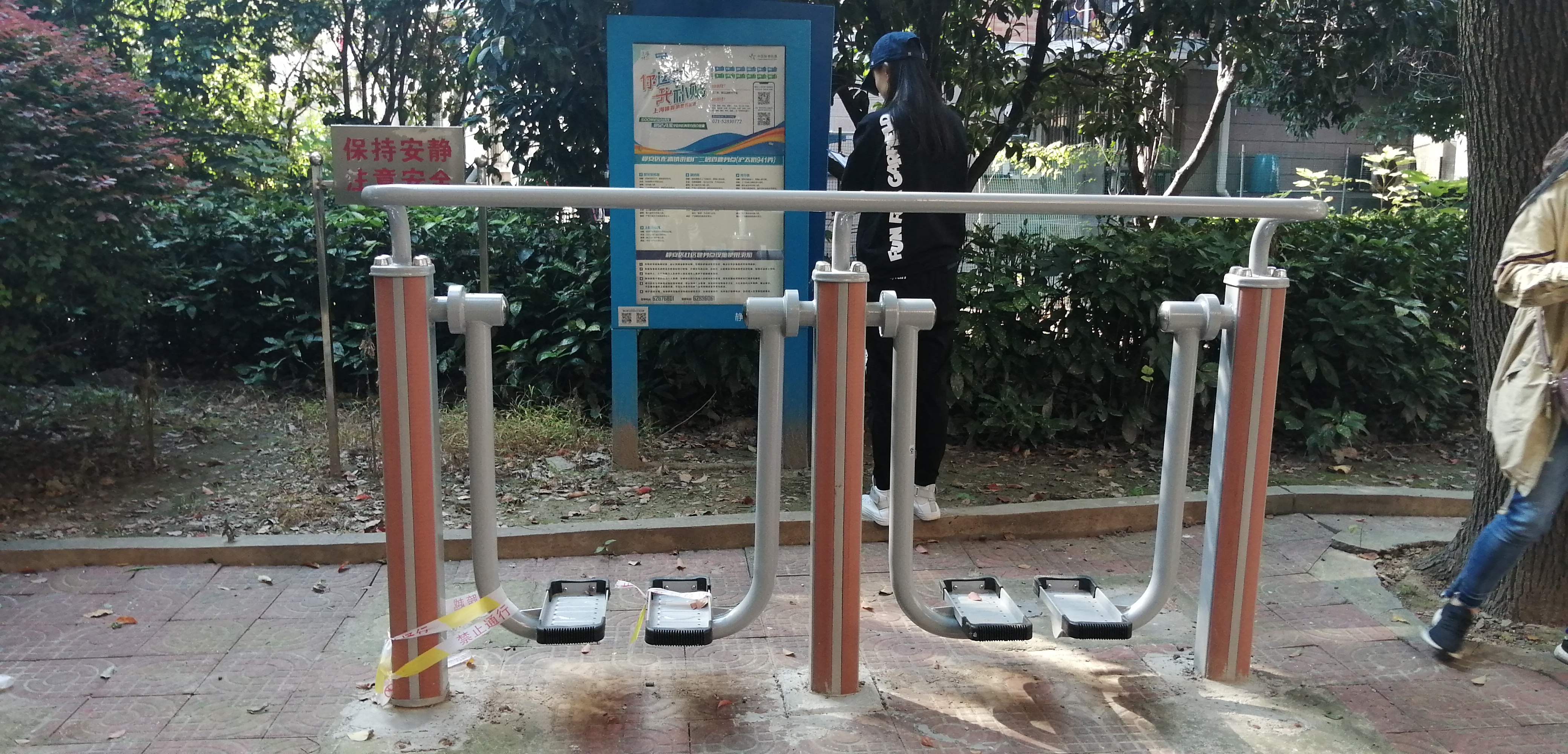 雙位太空漫步機