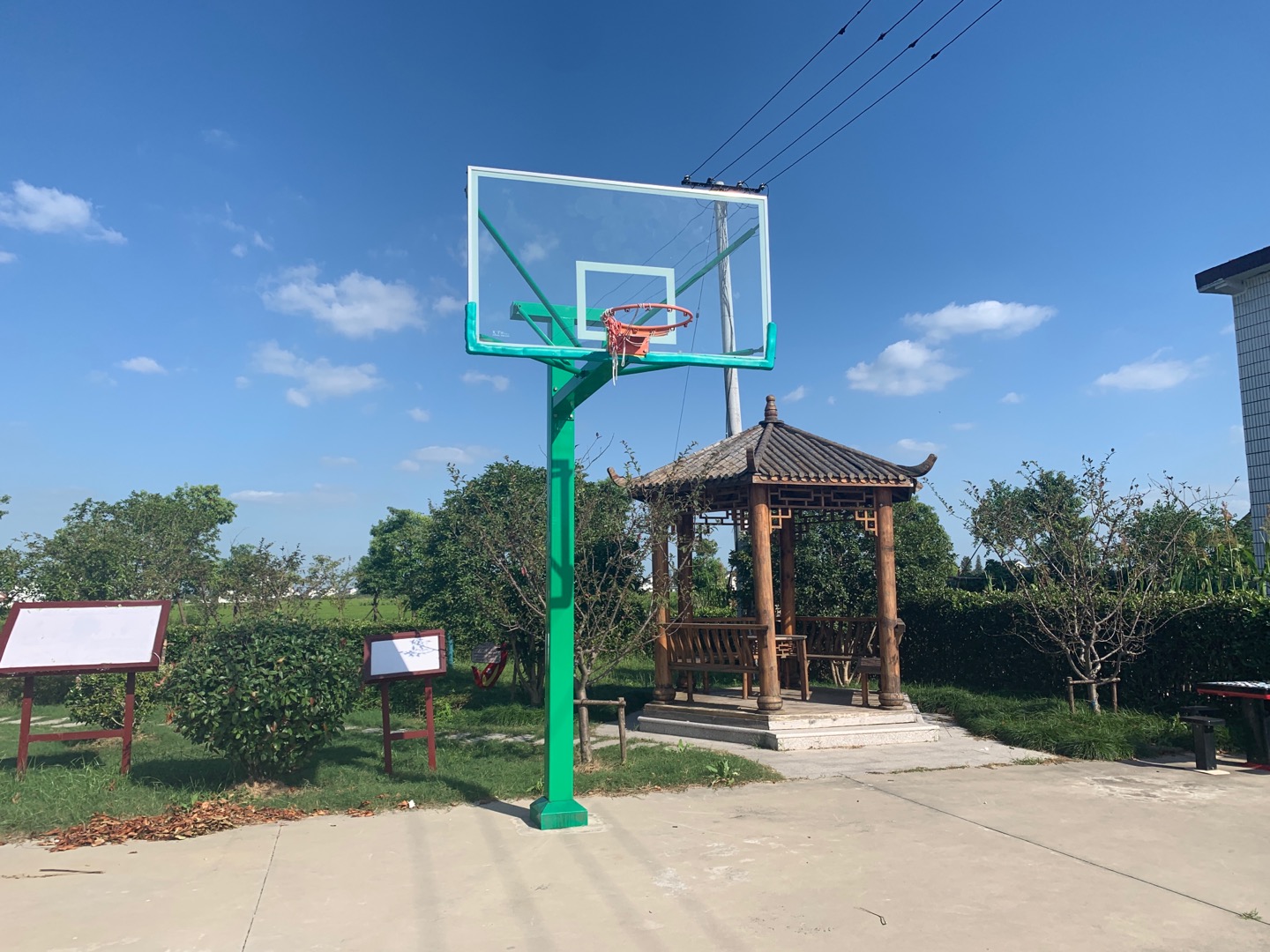 待涇村籃球場(chǎng)