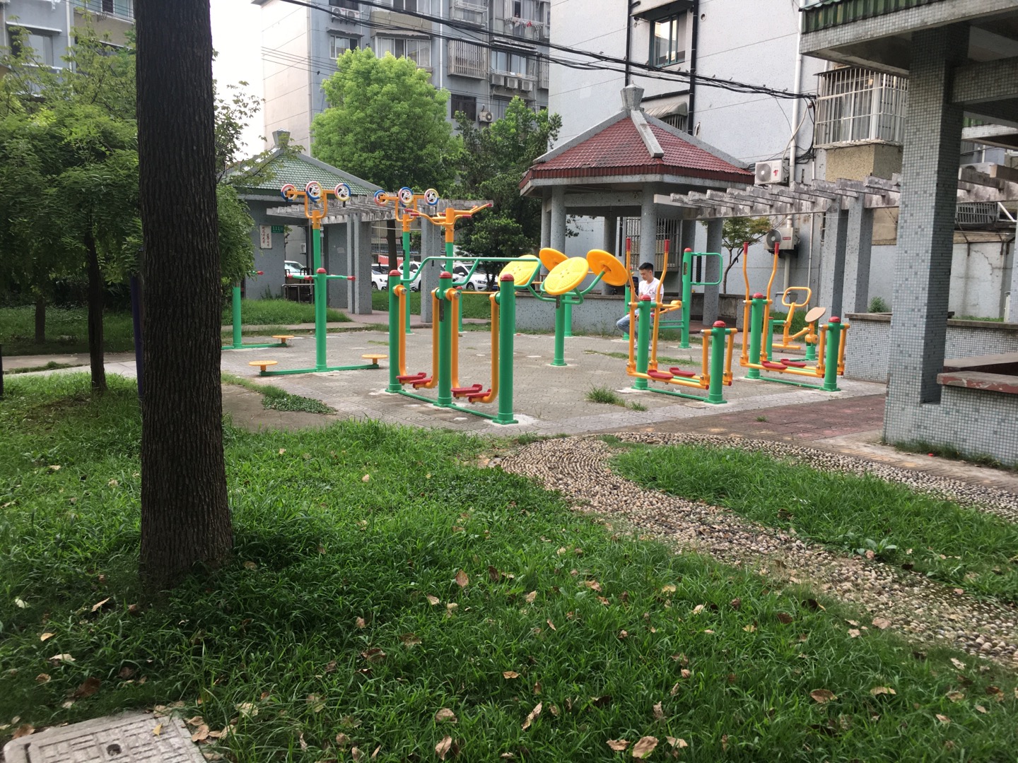 上虹居委二街坊健身點