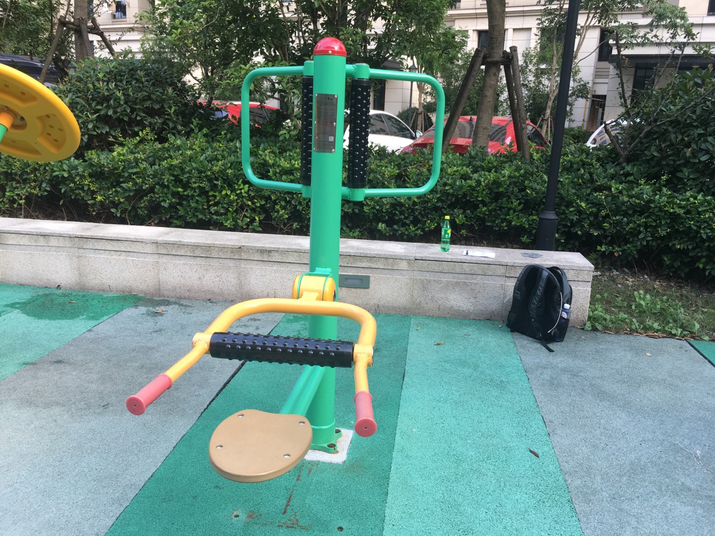 坐式腰背按摩器