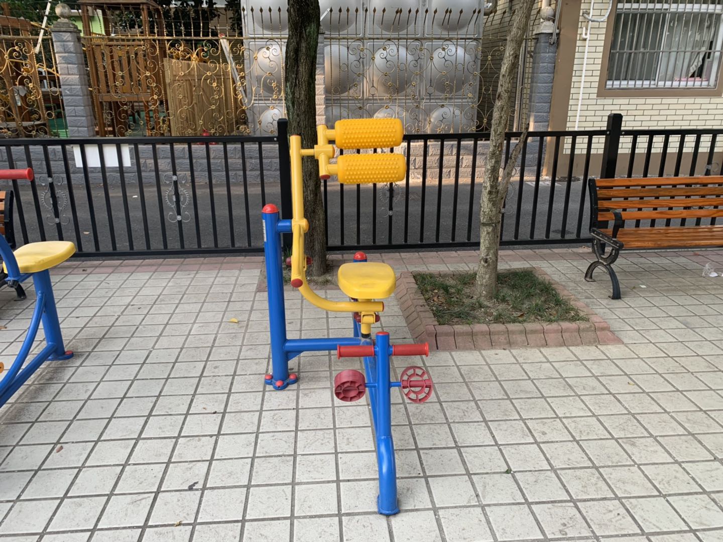 自重腹背鍛煉器