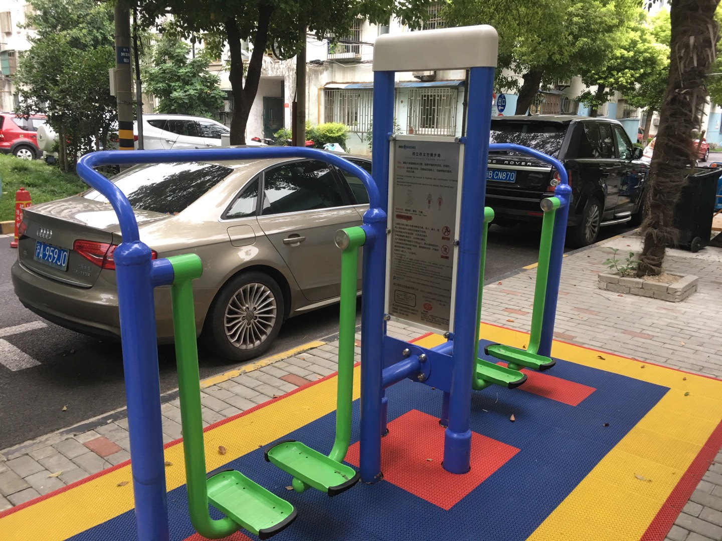 雙立柱太空漫步器