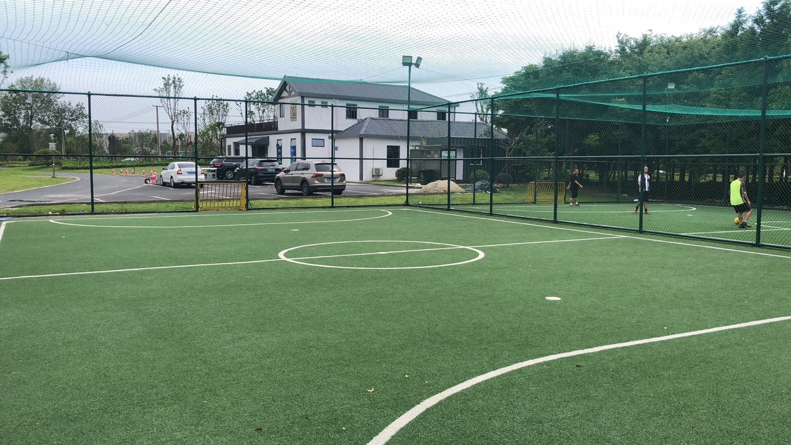 富長(zhǎng)路綠地市民球場(chǎng)