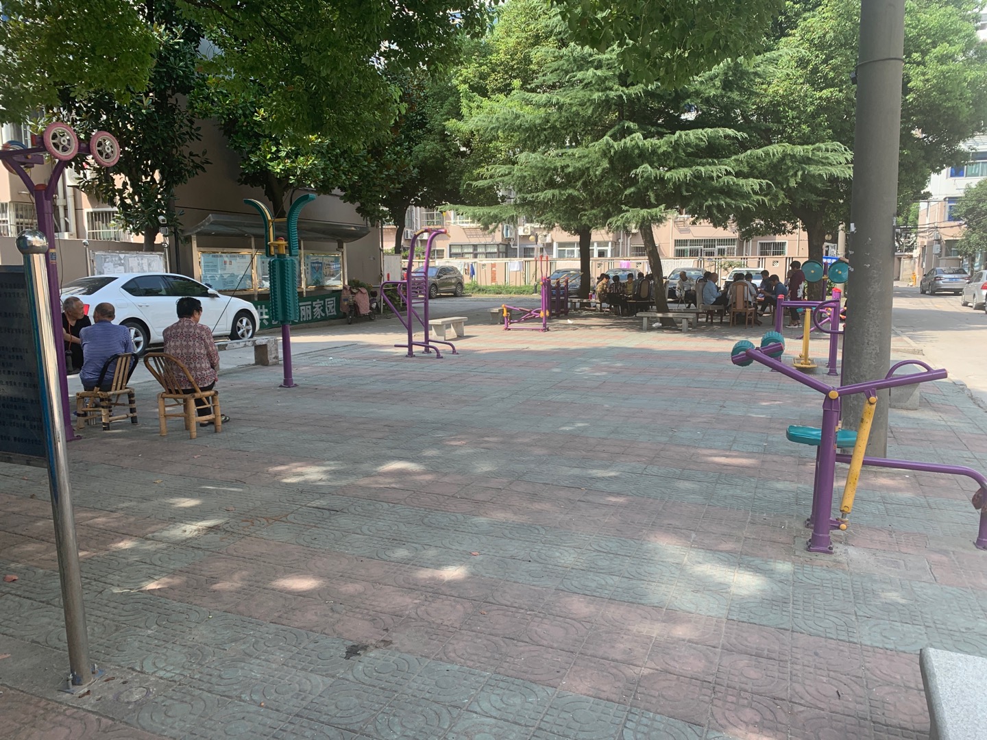 茸梅天虹四村健身點(diǎn)