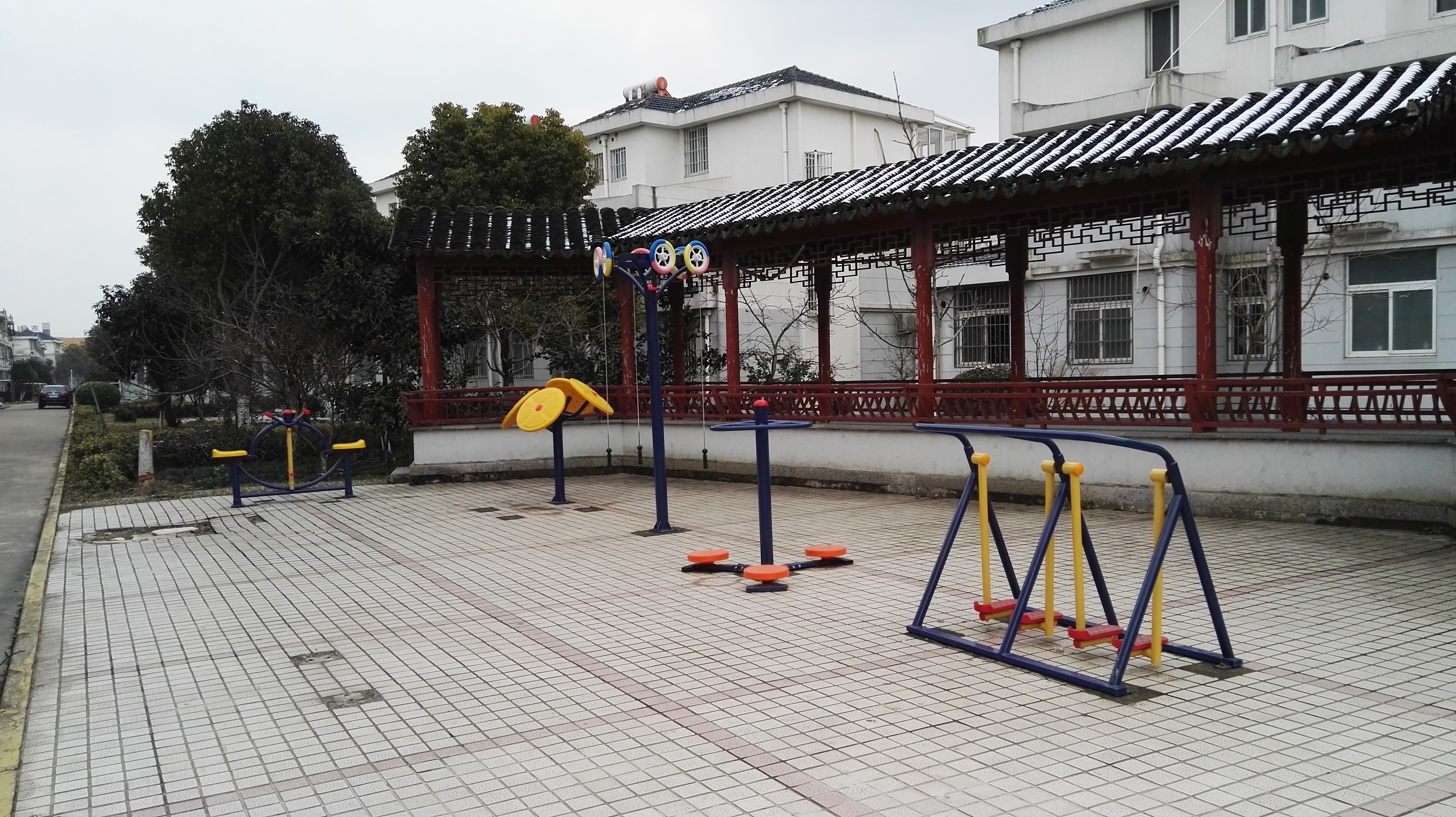 瀏翔花苑二號(hào)門(mén)健身點(diǎn)