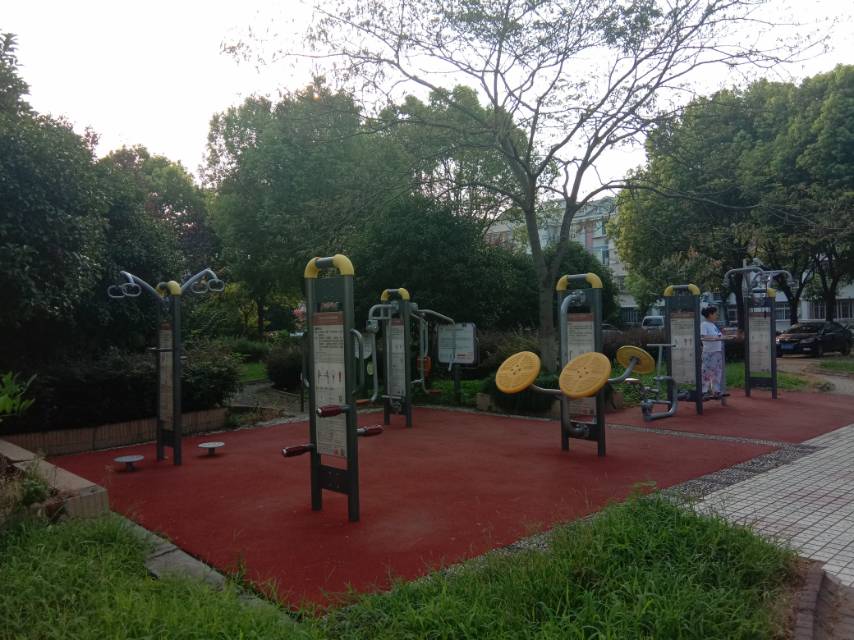 倉(cāng)新小區(qū)中區(qū)市民健身點(diǎn)
