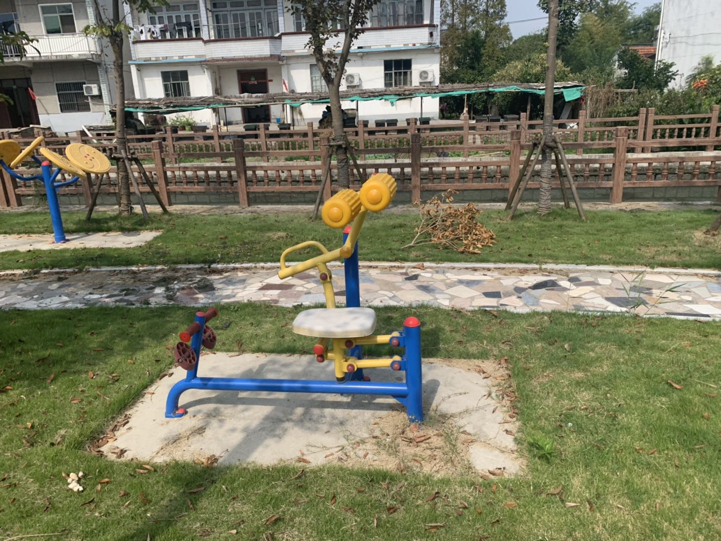 自重腹背鍛煉器