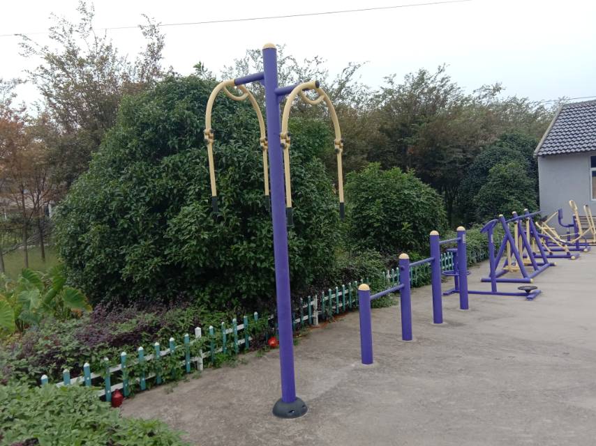 堡鎮(zhèn)四滧村18隊健身點