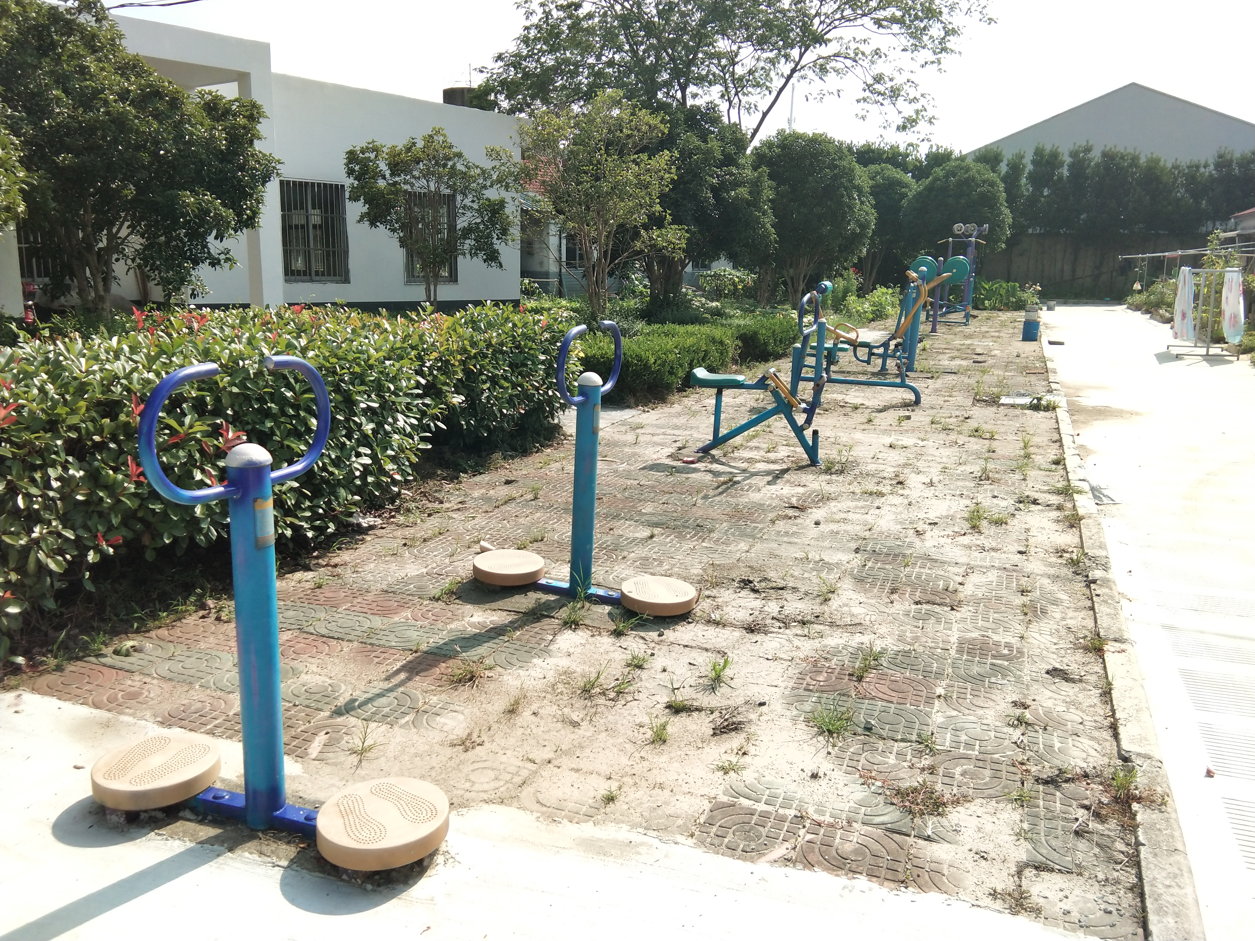 奉城鎮(zhèn)久久公寓市民益智健身苑點(diǎn)