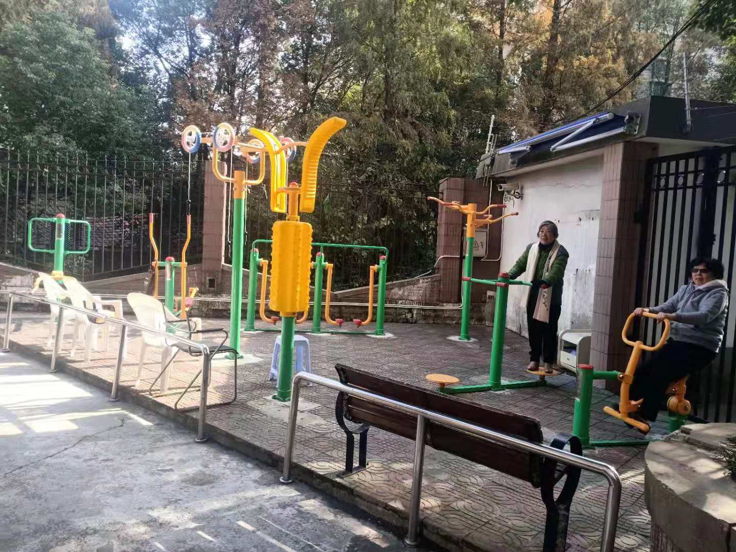 振宏居委伊犁南路虹橋明珠健身點