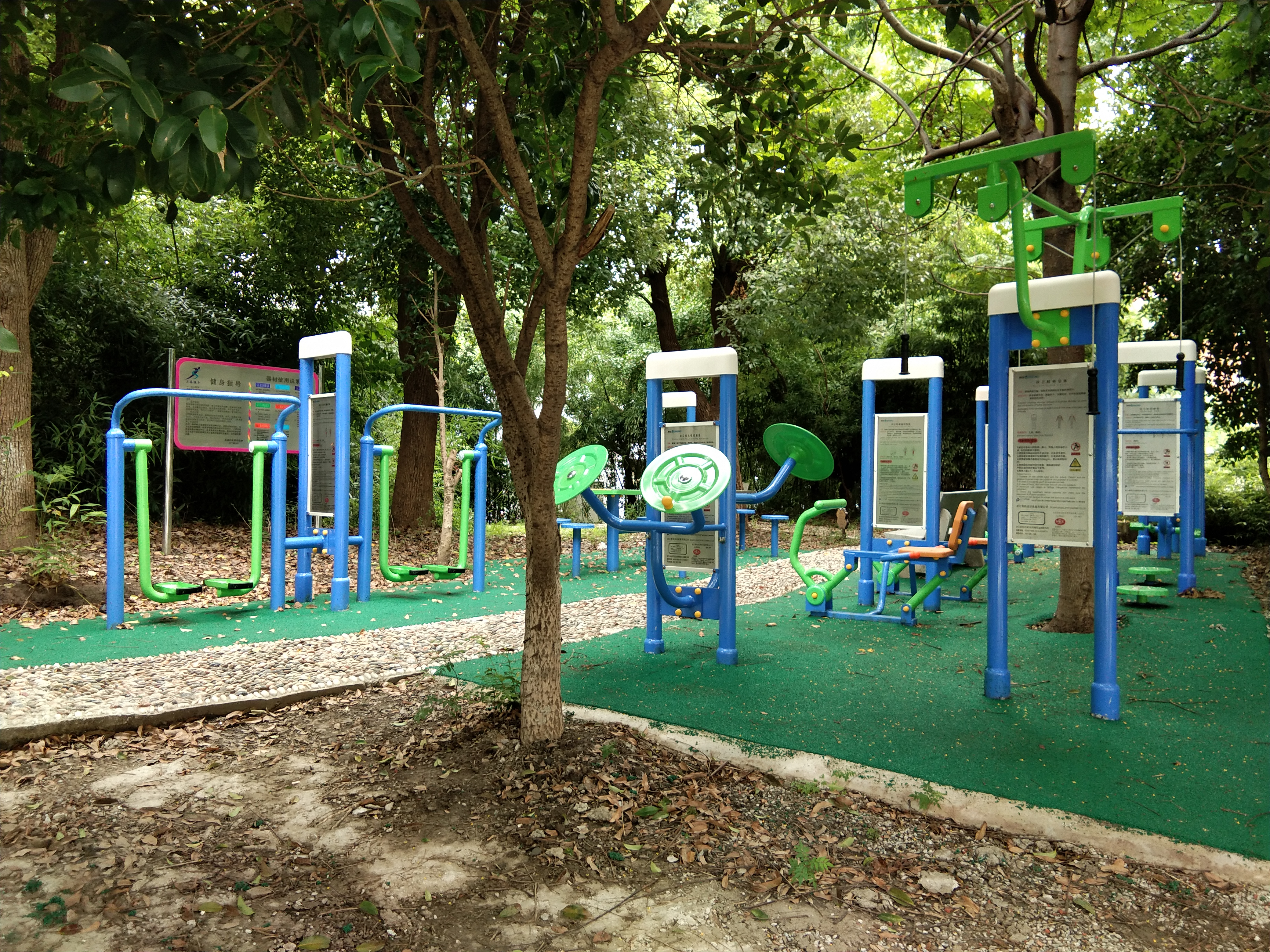 盈中社區(qū)佳麗花園健身點