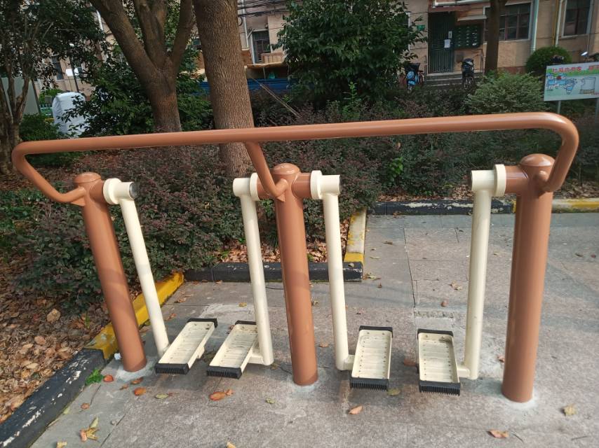 二位太空漫步機(jī)