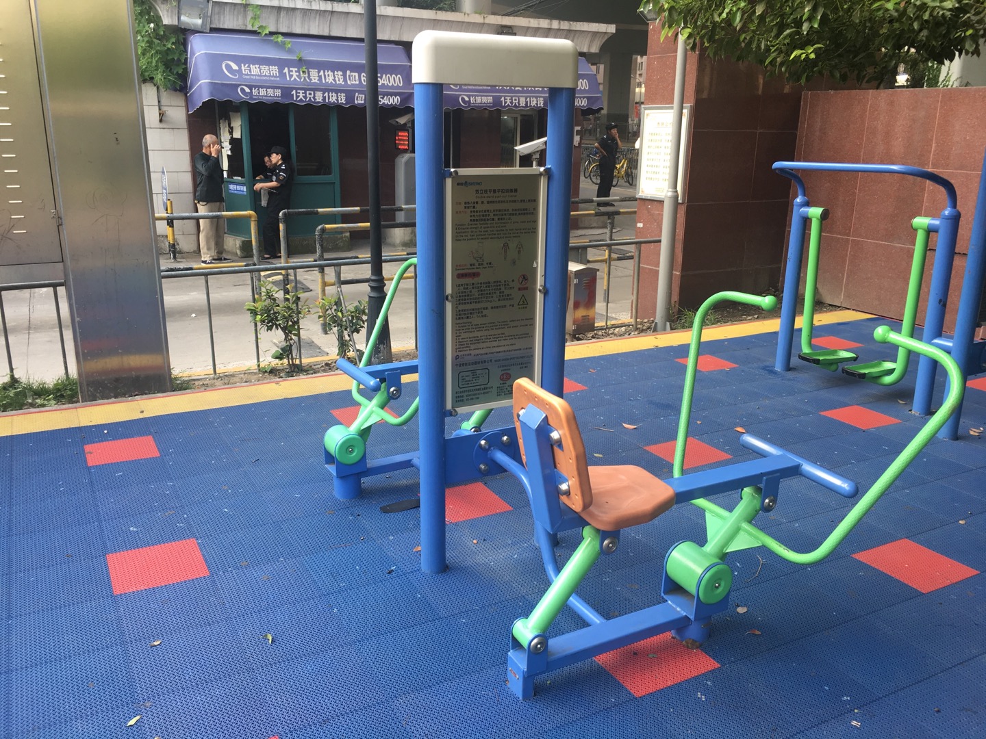 雙立柱平推平拉訓(xùn)練器