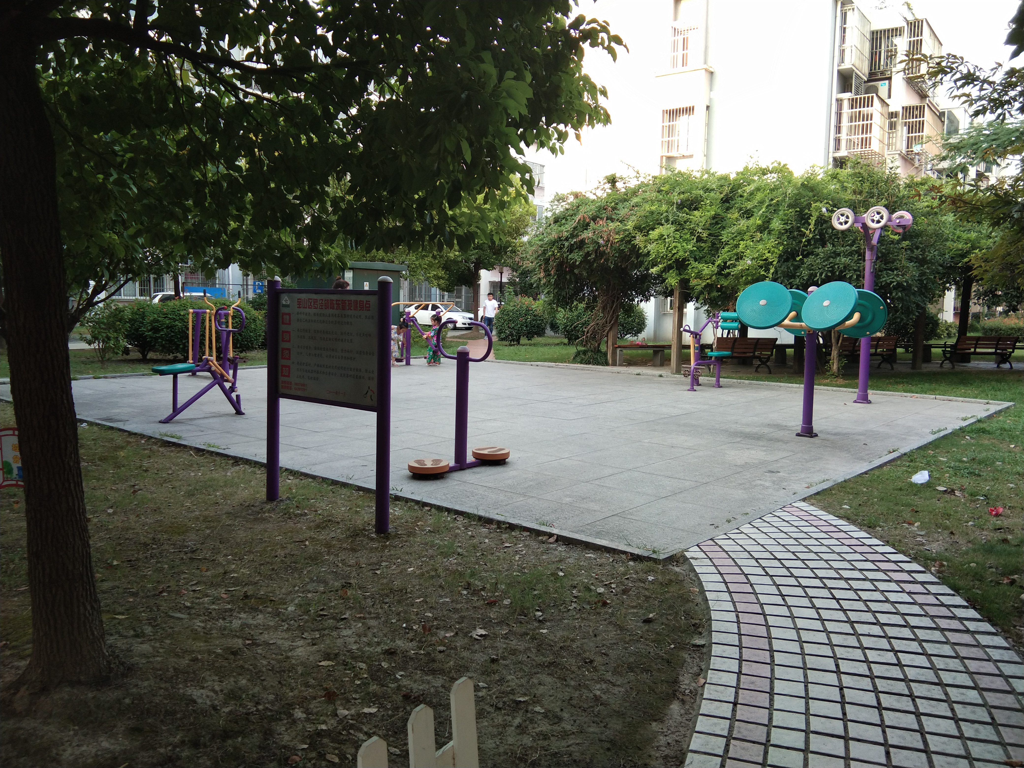 一居委陳東新苑健身點(diǎn)