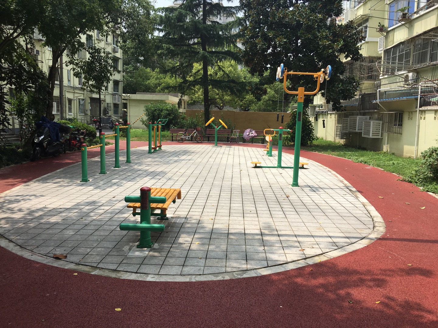 龍柏二村居委健身苑點(diǎn)C