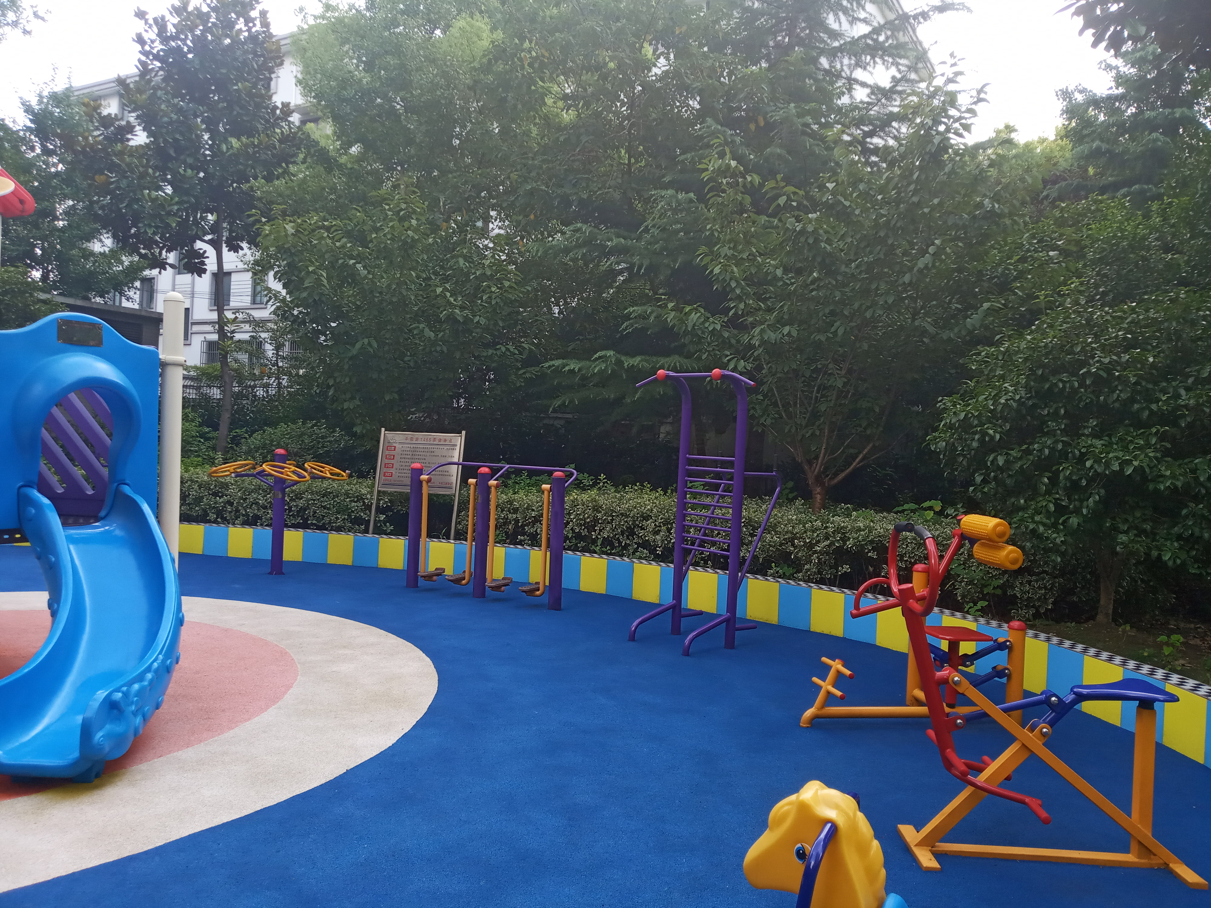 平陽(yáng)路1465弄健身點(diǎn)