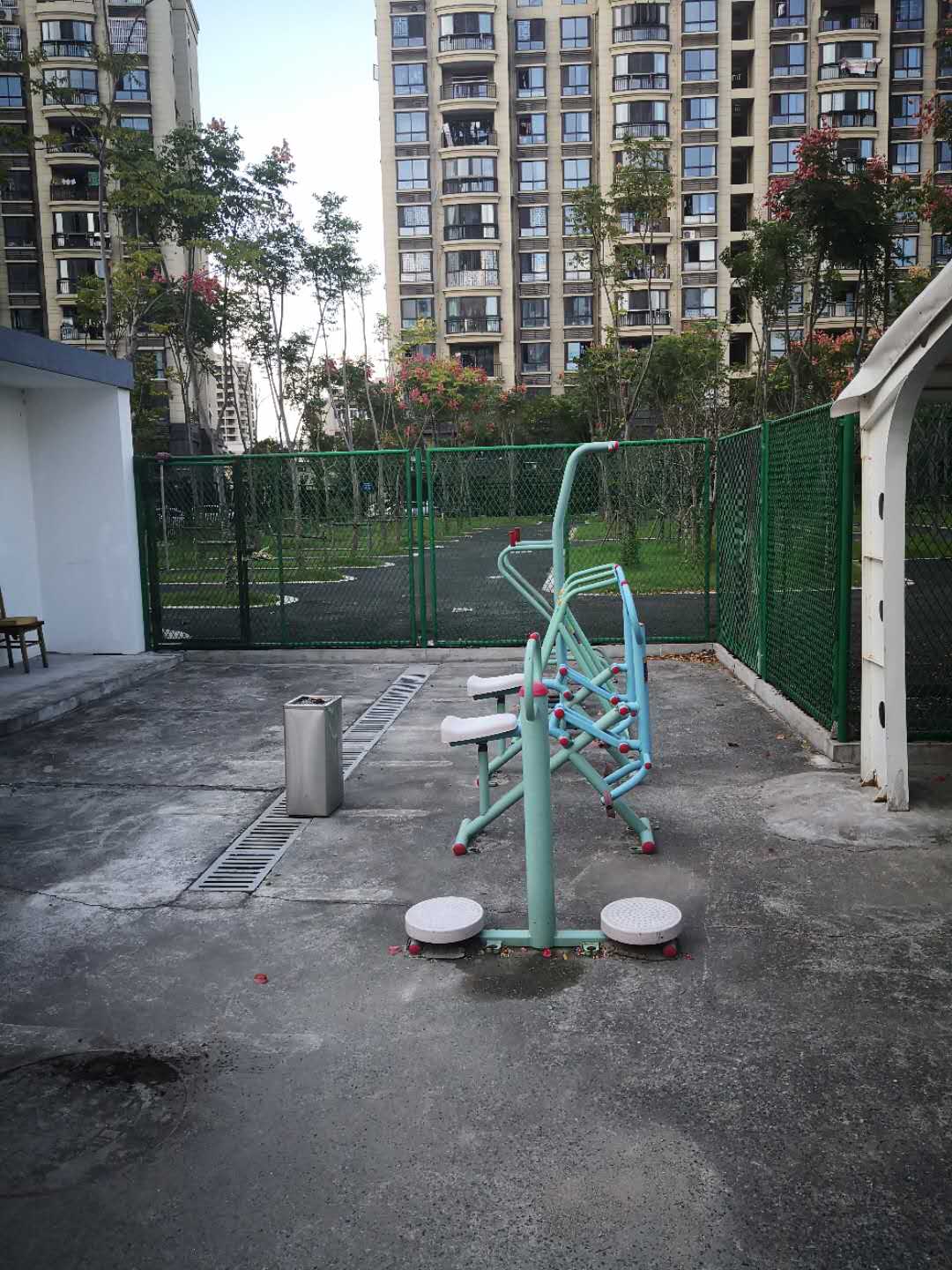 體育場(chǎng)健身點(diǎn)（近跑道）