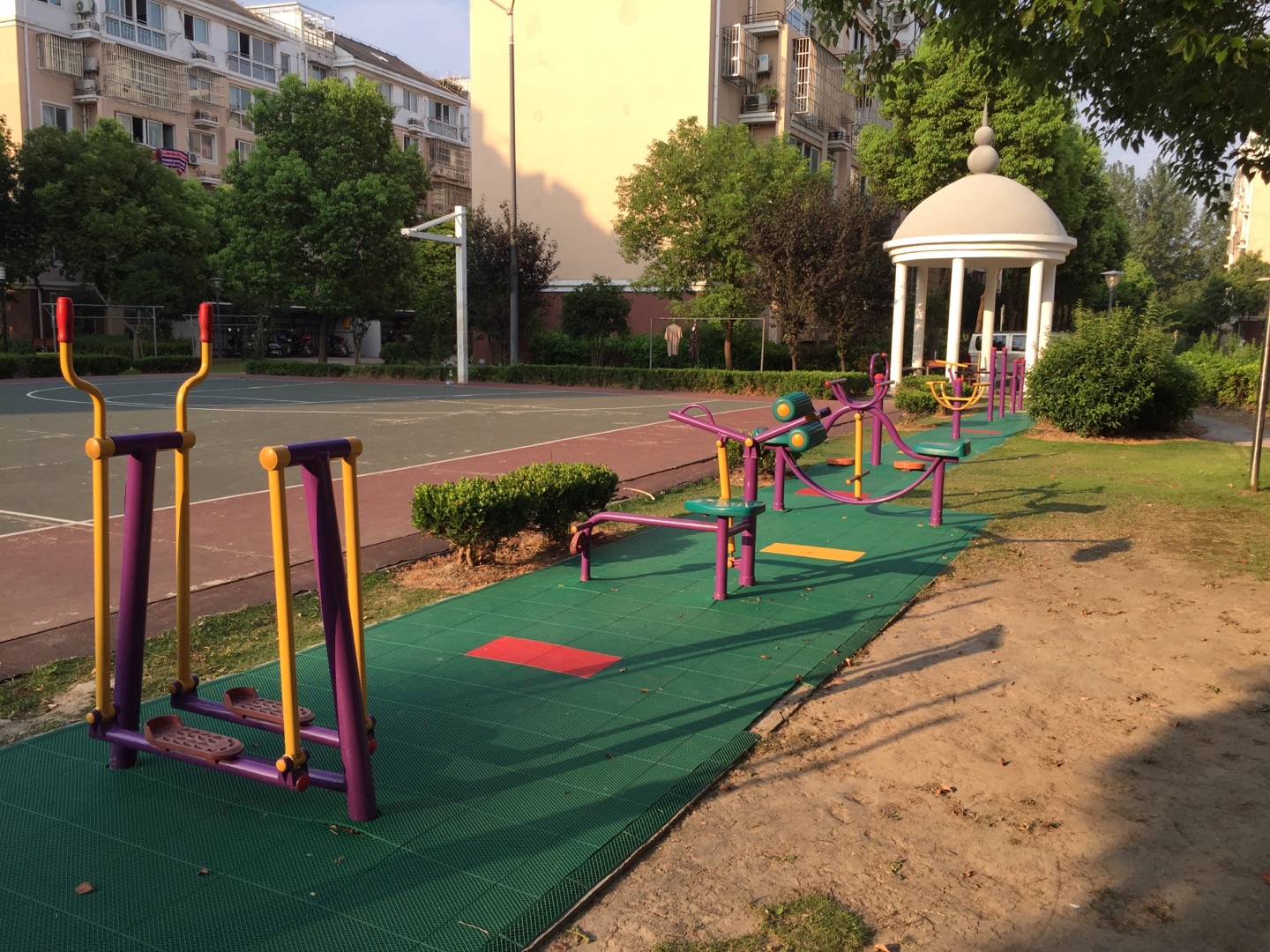 寶通居委會健身苑