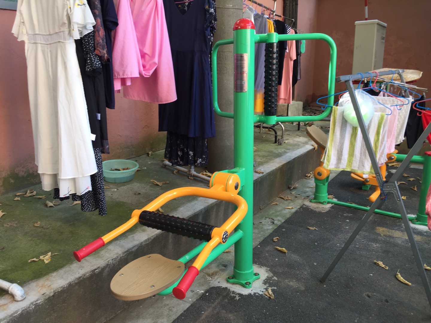 坐式腰背按摩器