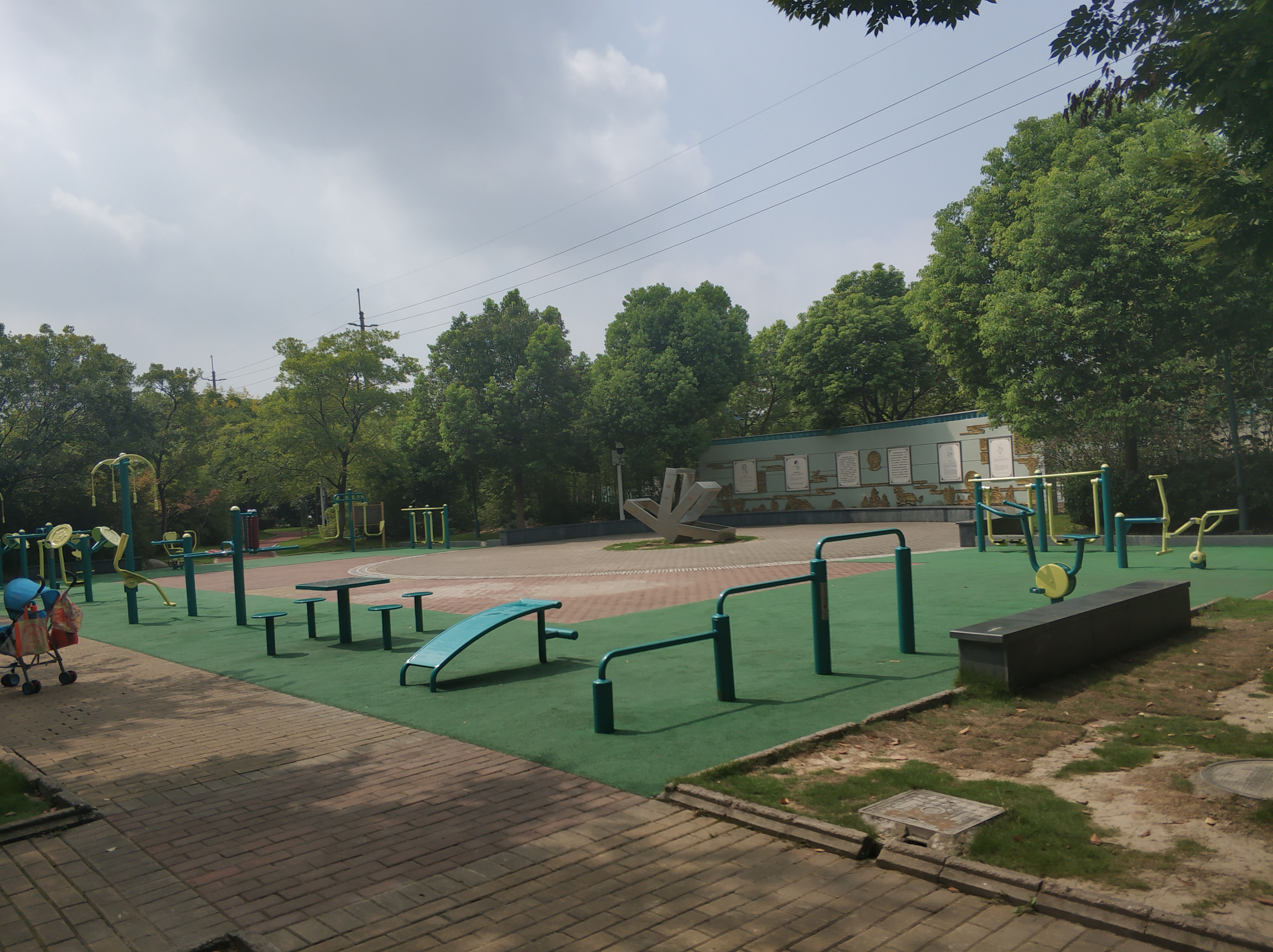 香花橋街道民惠廣場（新勝路新橋路）健身苑點