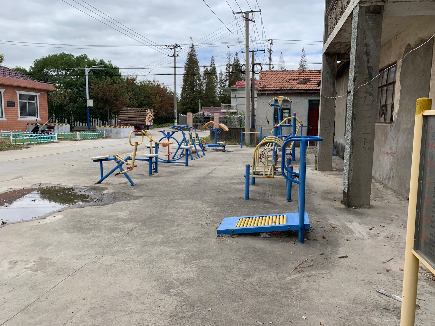 豎新鎮(zhèn)堡西村健身點(diǎn)二