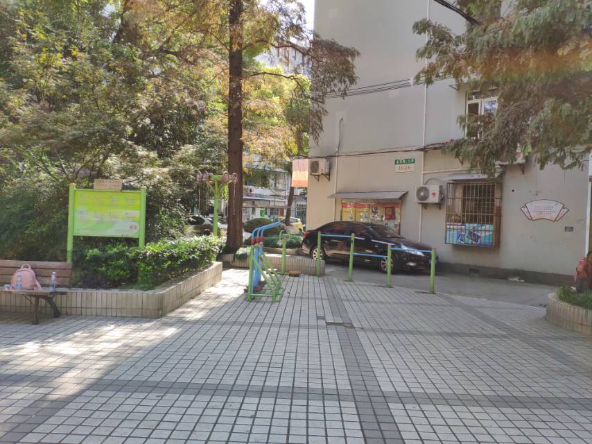 解放社區(qū)西園新村健身點