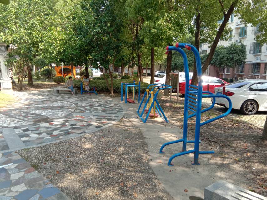 逸峰小區(qū)健身點(diǎn)