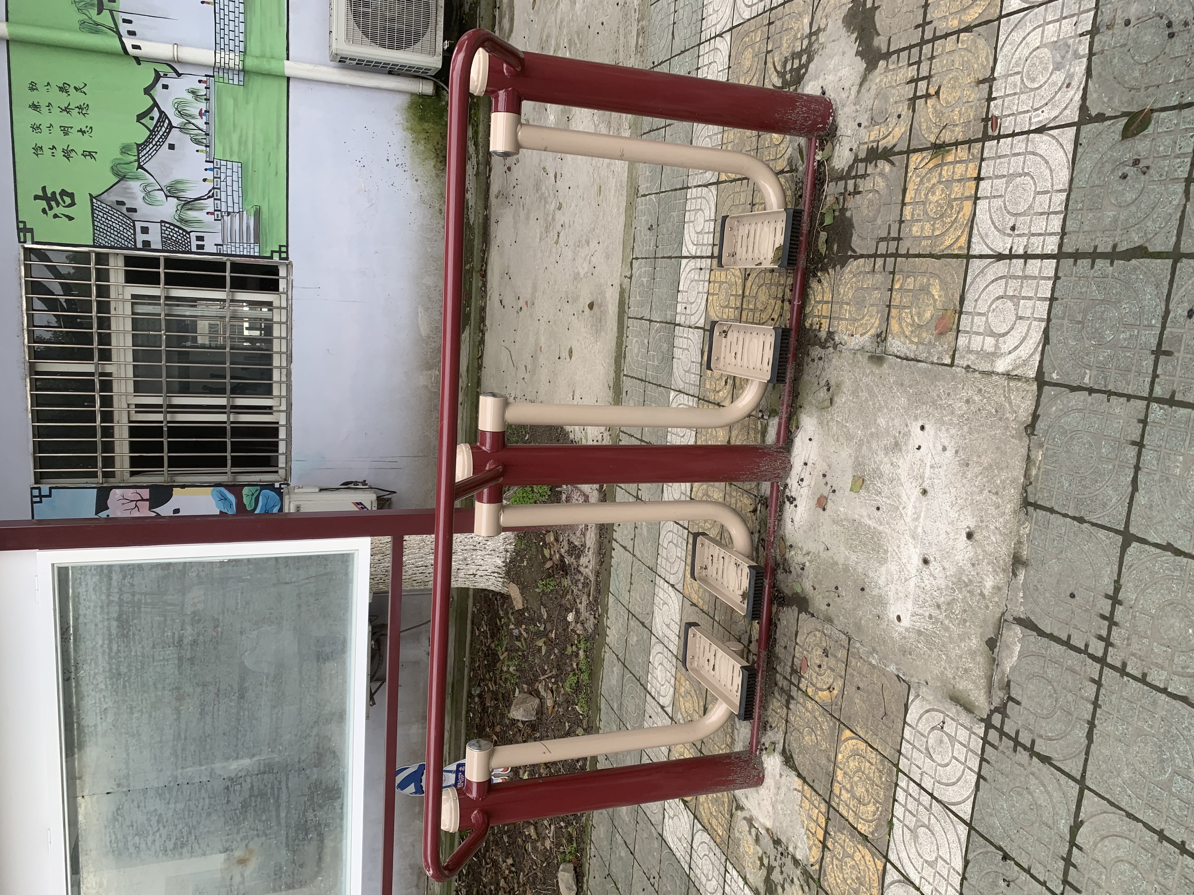 二位太空漫步機(jī)