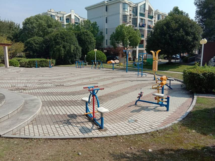 江秋中心村健身點