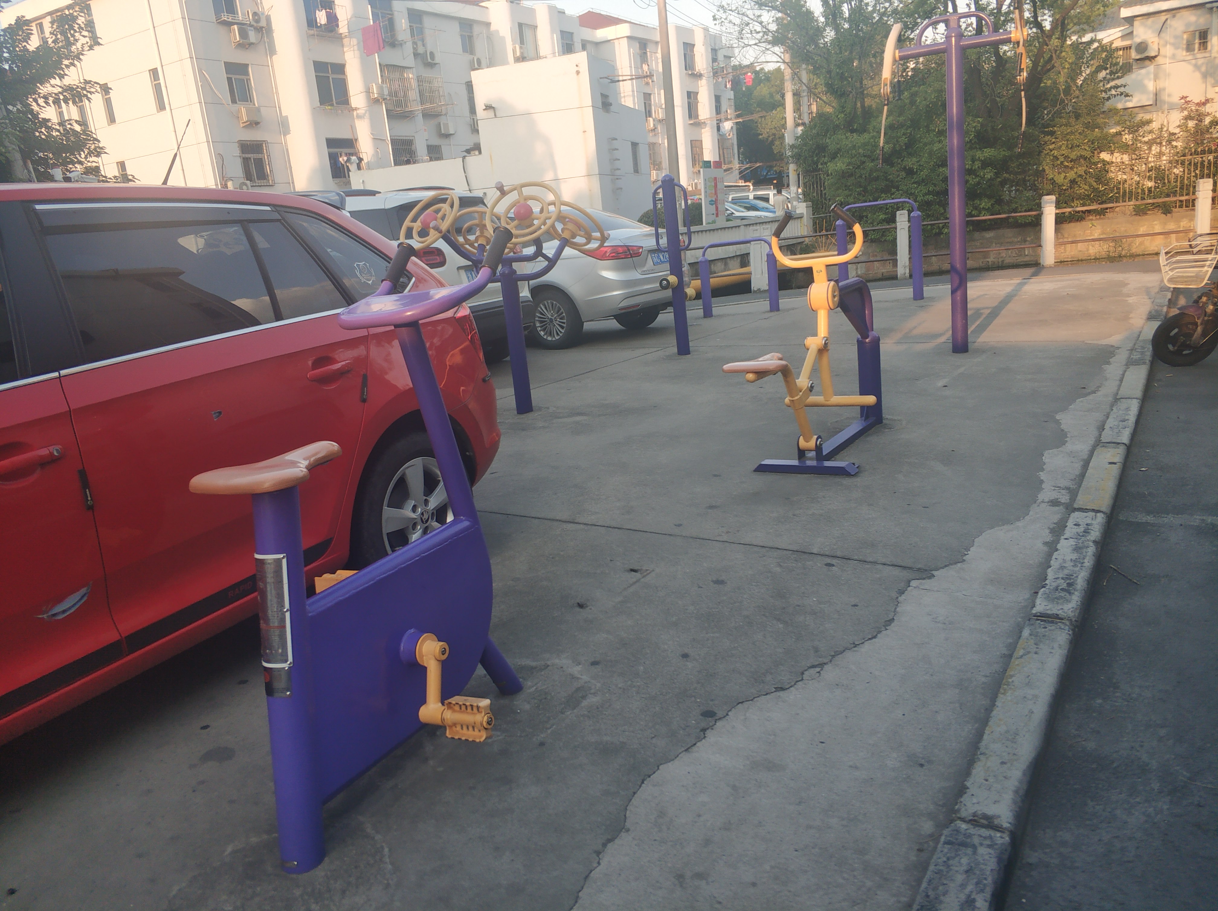 香花居委南區(qū)健身點