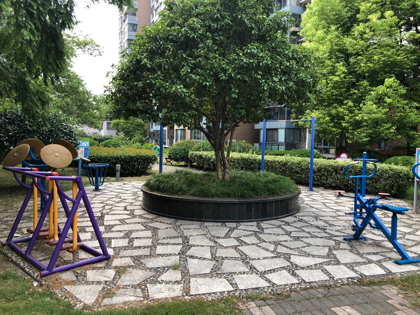 嘉川社區(qū)愛琴海小區(qū)健身苑點(diǎn)